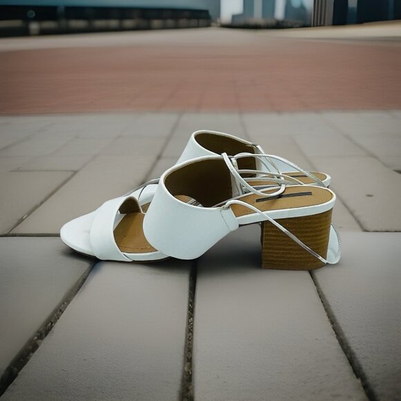 Tahari Shoes Womens Size 10 M White Leather Doe Strappy Lace Heels Sandals Open - Picture 2 of 12